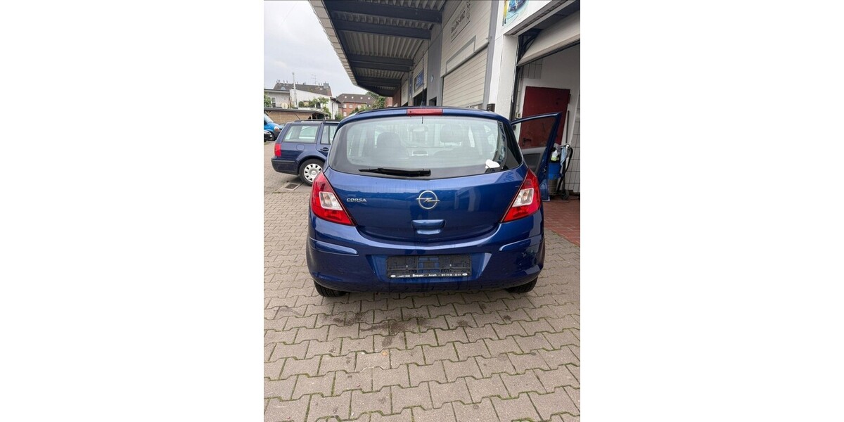 Opel Corsa D 163.000 km 2.799 &euro; Duisburg 47051