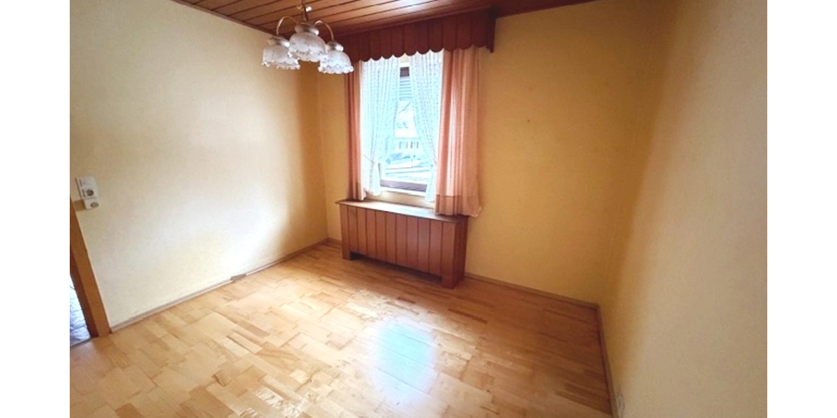 Einfamilienhaus mit Modernisierungsbedarf in zentraler Lage von Marbach 5.5 zimmer