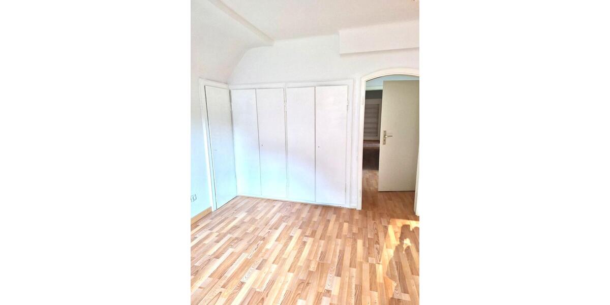 Dachgeschoßwohnung Saarbrücken St. Arnual - 4 Zimmer, 77 m&sup2;, 135.000&euro; | Angebot:27161381