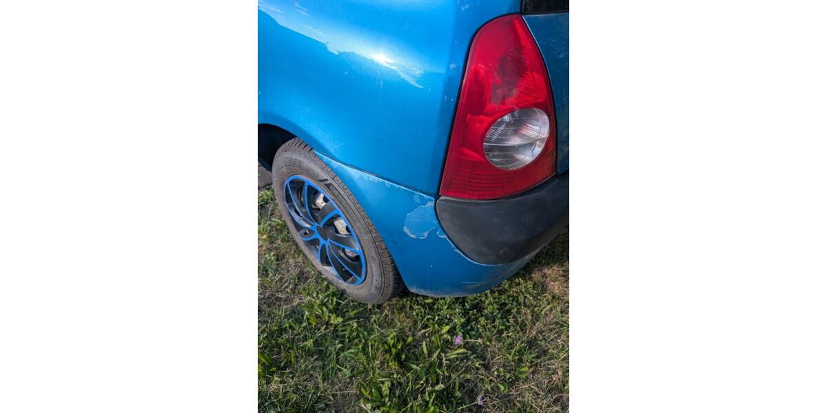 Renault Clio 111.214 km 600 &euro; Leuna 06237