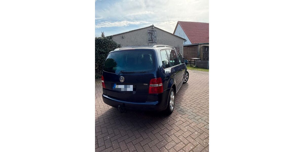 VW Touran 274.000 km 2.300 &euro; Leezen 19067