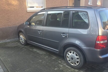 VW Touran 194.000 km 1.150 &euro; Dinslaken 46535