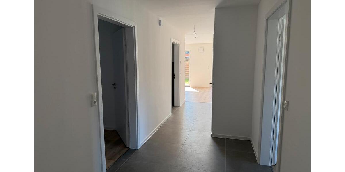 Erdgeschoßwohnung Schortens - 3 Zimmer, 95 m&sup2;, 1.200&euro; | Angebot:26300768