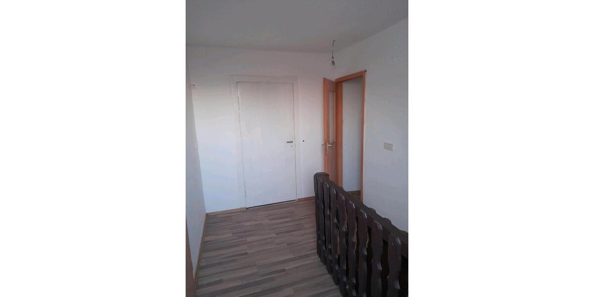 Reihenhaus Allstedt - 7 Zimmer, 140 m&sup2;, 70.000&euro; | Angebot:25909095