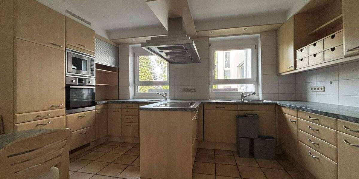 Modernes Wohnen -- ca. 230 qm auf einer Etage! 5 zimmer