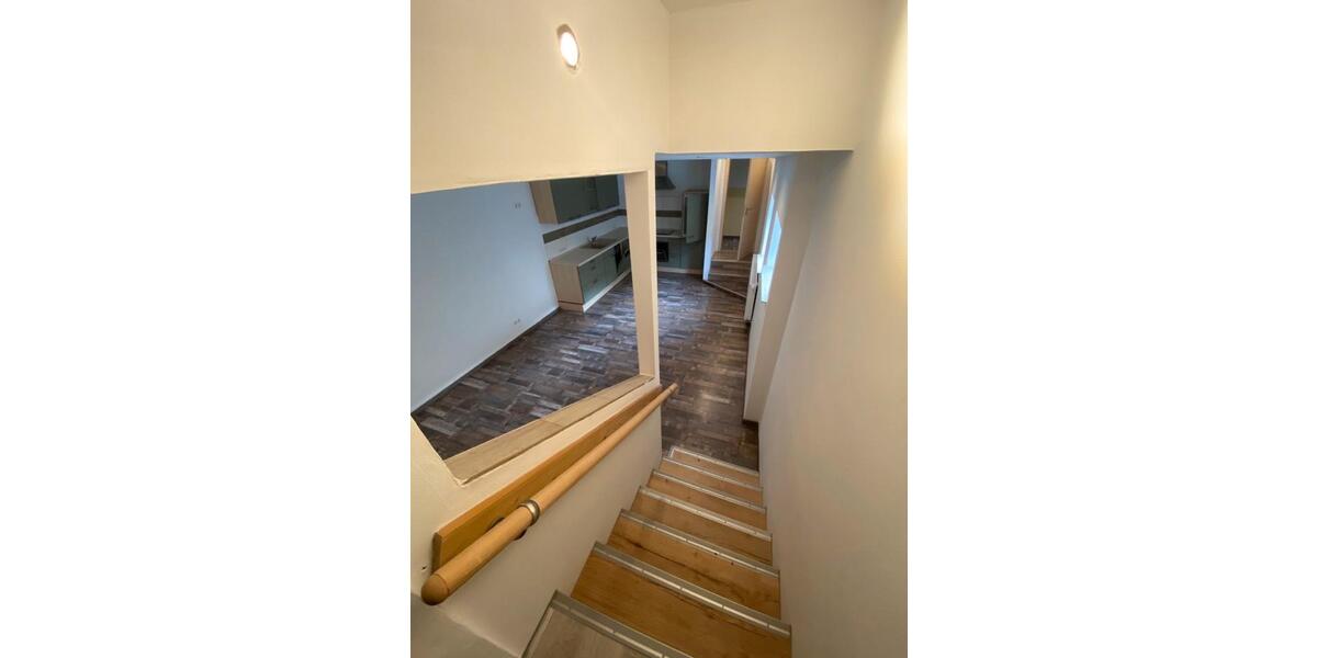 individuelle Maisonette-Wohnung in sehr ruhiger Lage in Tessin 4 zimmer