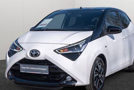 Toyota Aygo (X) 27.558 km 9.990 &euro; Hamburg 22529