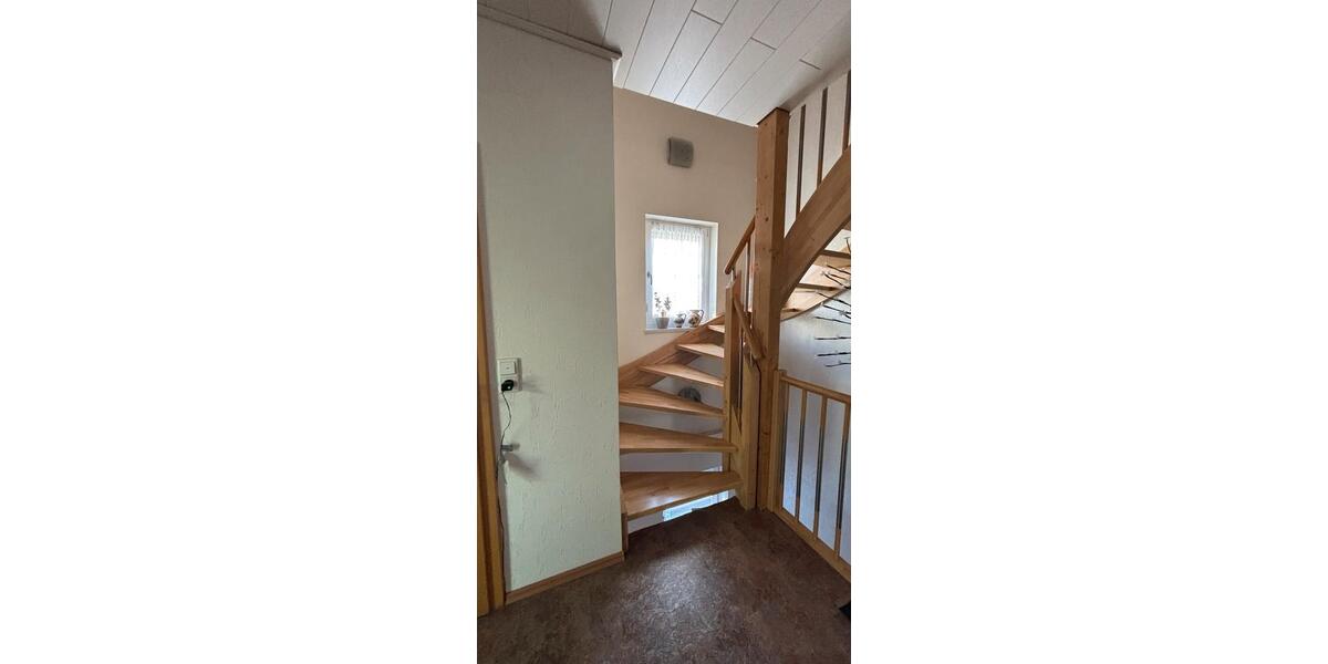 Einfamilienhaus mit Einliegerwohnung, Carport, PV, Wärmepumpe 6 zimmer