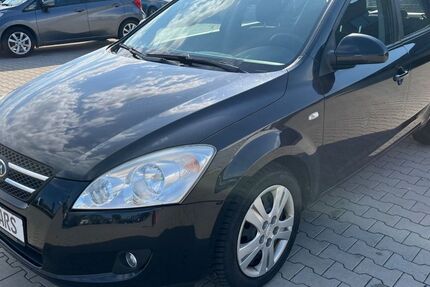 Kia ceed / Ceed 128.000 km 3.990 &euro; Mengkofen 84152
