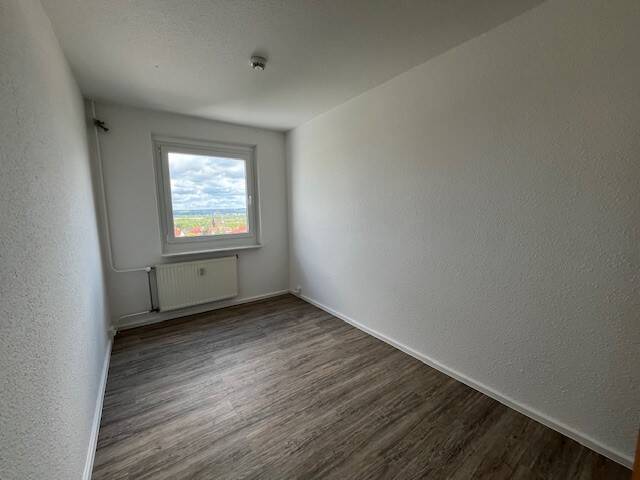Etagenwohnung Zwickau Neuplanitz - 4 Zimmer, 75 m&sup2;, 450&euro; | Angebot:26643750