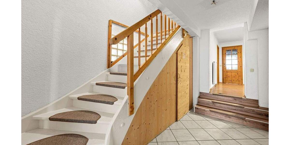 Einfamilienhaus Hilzingen - 7 Zimmer, 215 m&sup2;, 585.000&euro; | Angebot:25879468