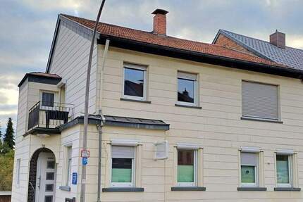 Wohnen und Arbeiten möglich (ca. 200 m² Praxis + ca. 80 m² Wohnung) Toreinfahrt, Garage, Stellplätzen, Garten und Terrasse, in St. Ingbert-Rohrbach 9 zimmer