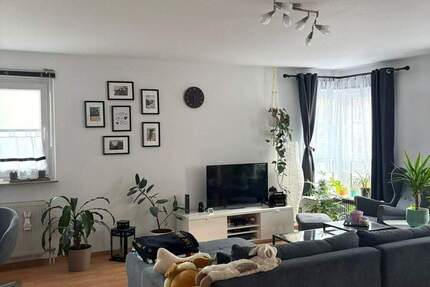 Wohnung Fürth Südstadt - 2 Zimmer, 72 m&sup2;, 640&euro; | Angebot:25563302