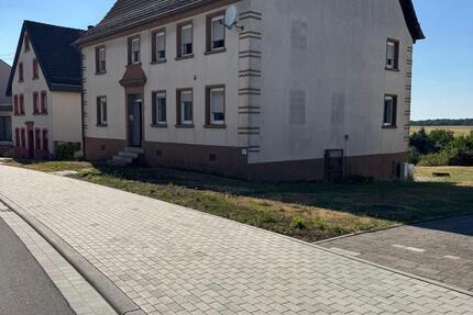 Haus Höheinöd - 8 Zimmer, 198 m&sup2;, 255.000&euro; | Angebot:27005575