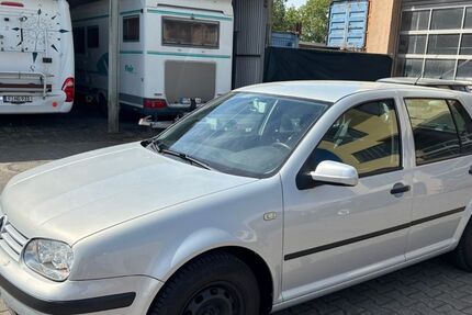VW Golf 117.000 km 2.390 &euro; Frankfurt am Main 65933