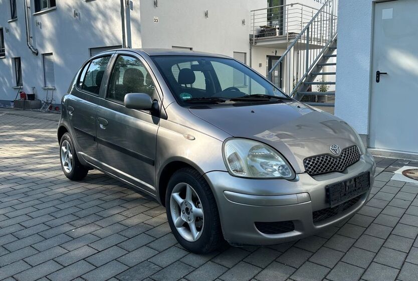 Toyota Yaris 195.000 km 2.500 € Aalen 73431