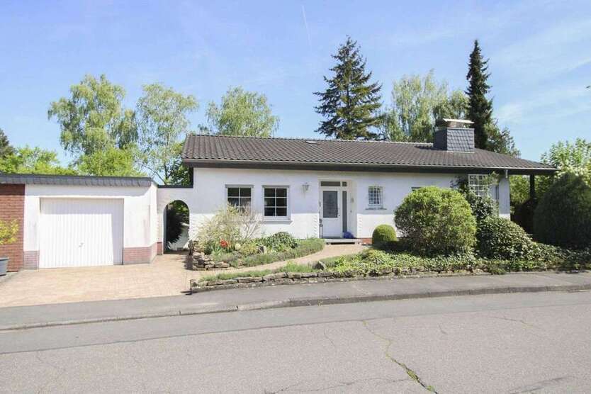 Haus zum Kaufen in Bitburg 389.000 € 228 m²