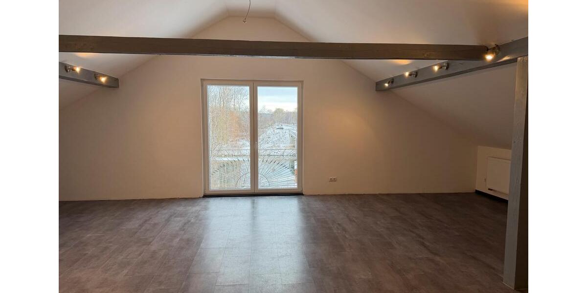 Dachgeschosswohnung in Meitingen 100qm +EBK 2 zimmer