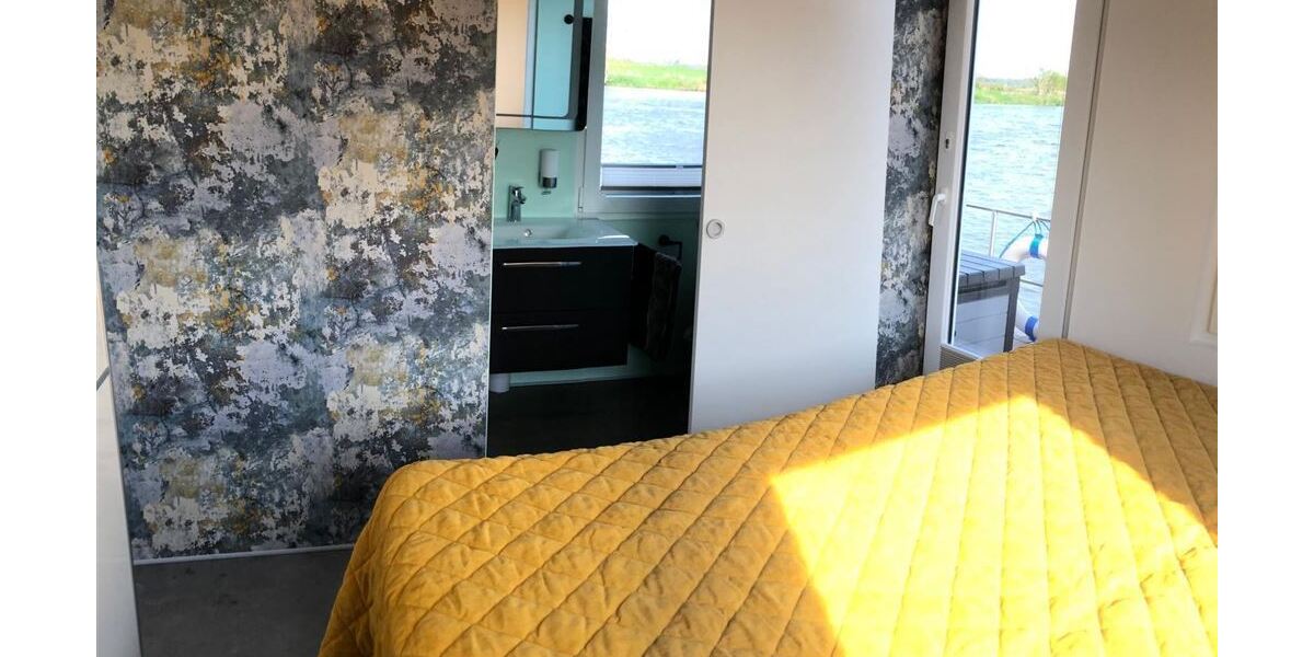 Ein Zuhause, auf dem Wasser oder im Hafen, exklusives Hausboot Neubau 2023 - Ferienhaus Jabel b Waren | Angebot:27142509