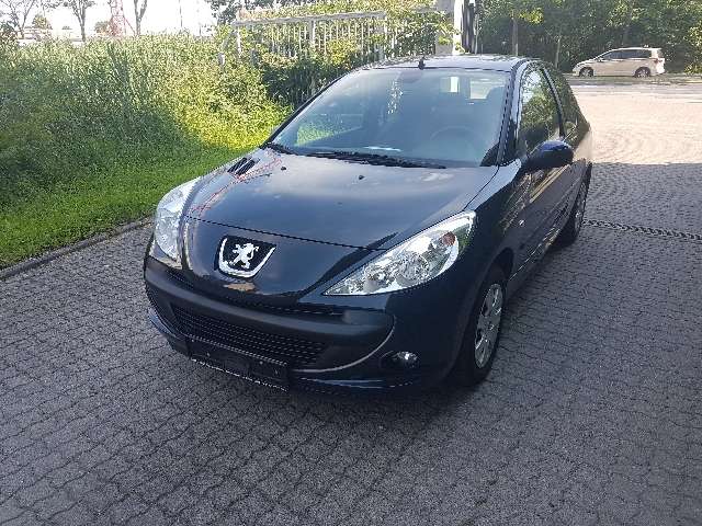 Peugeot 206 93.000 km 4.500 &euro; Offenbach 63071