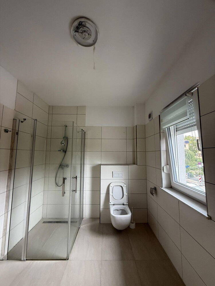 Modernes Doppelhaus 3 Schlafzi, Hobbyraum, Wohnzi, Garten, 2 Stellpl, BJ 2020, Fussbodenheizung
