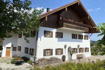Haus zum Mieten in Bayerisch Gmain 5.950 € 690 m²