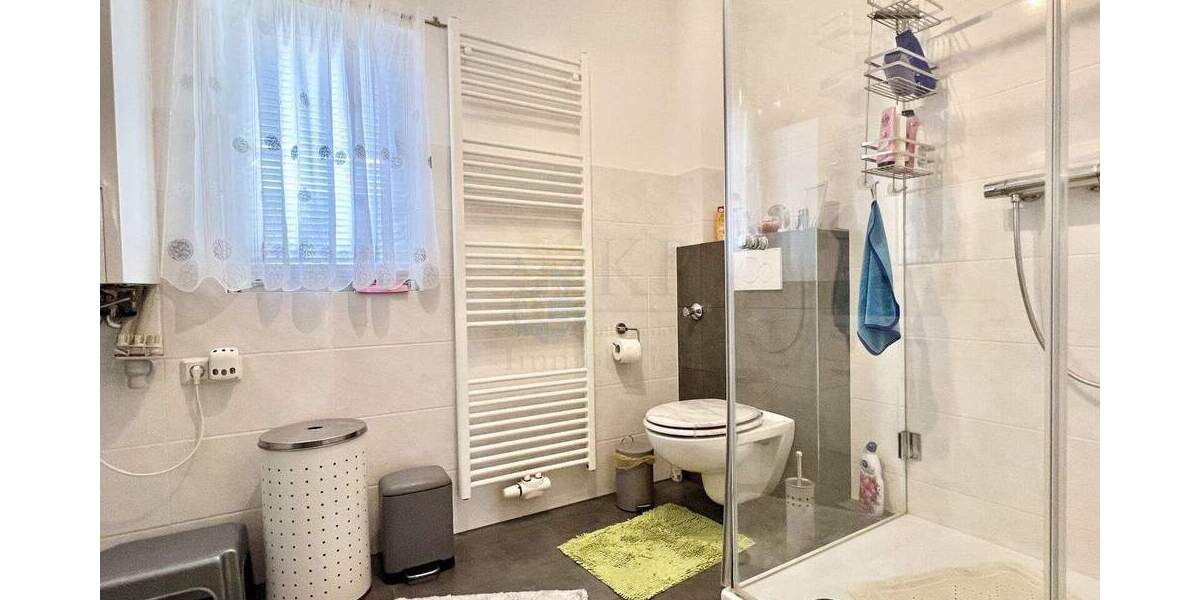 ERBENHEIM: GROSSZÜGIGES ANWESEN MIT SCHEUNE IN RUHIGER ZENTRUMSLAGE 7 zimmer