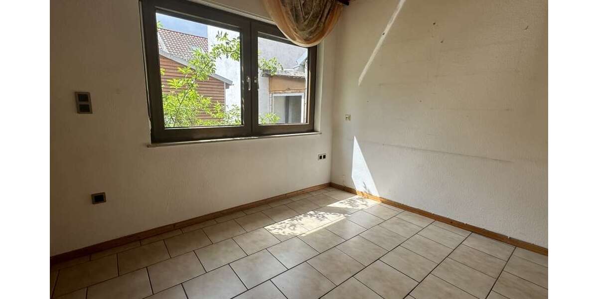 Einfamilienhaus Würzburg Heuchelhof - 8 Zimmer, 158 m&sup2;, 399.000&euro; | Angebot:25489754