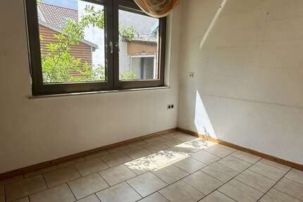 Haus Würzburg Heuchelhof - 8 Zimmer, 158 m&sup2;, 399.000&euro; | Angebot:25489754