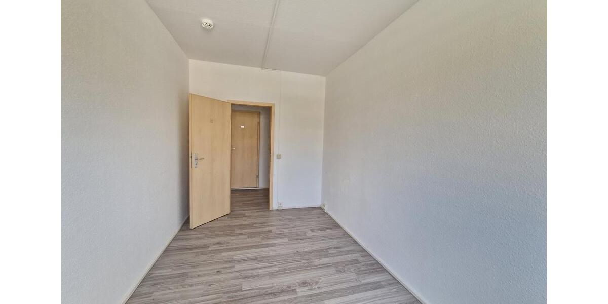 *Renovierte 3-Zimmer-Wohnung mit Balkon in der 1. Etage* 3 zimmer