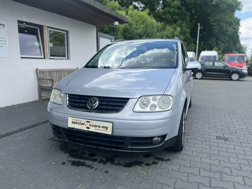 VW Touran Trendline / 7 Sitze / Kamera / Tempomat 249.000 km 3.900 € Mönchengladbach 41066