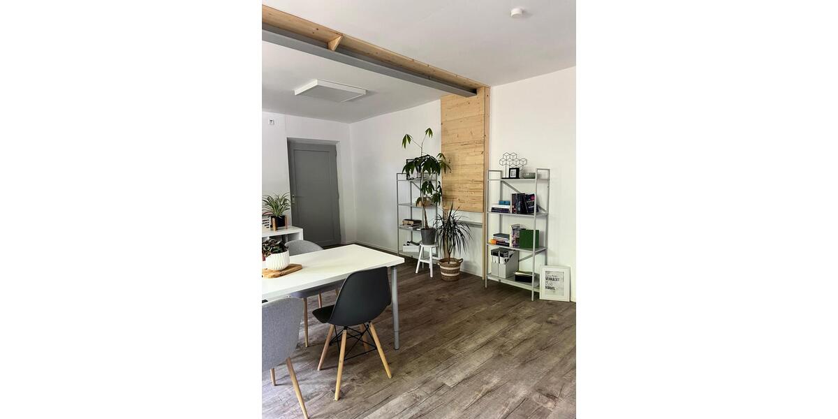 Büroraum mit Lager zimmer