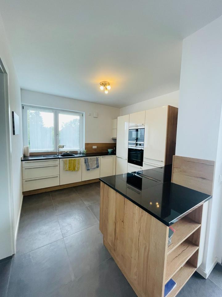 Helle 3-Zimmer Dachgeschosswohnung mit 2 Balkonen und 2 Tiefgaragenstellplätzen in Abensberg! zimmer