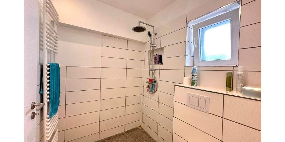 Saniertes Haus mit einigen Garagen - Eigennutzung oder Investition 5 zimmer