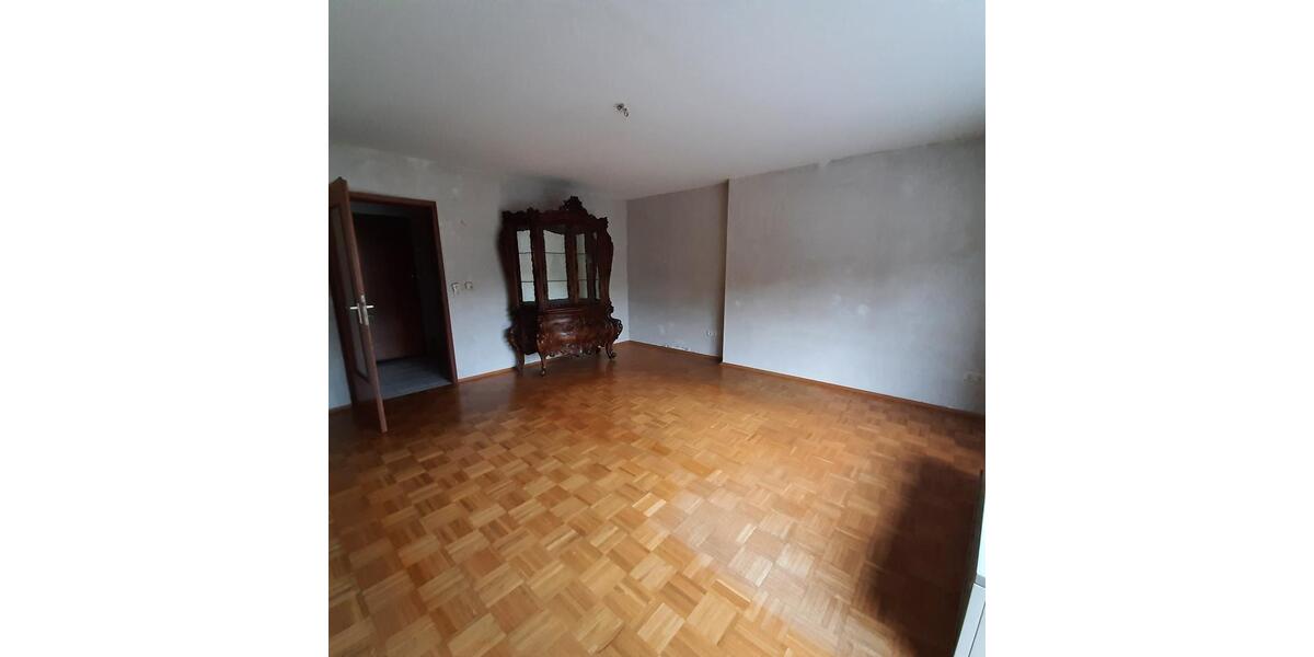 Etagenwohnung Bruchsal - 2 Zimmer, 83 m&sup2;, 930&euro; | Angebot:24982578