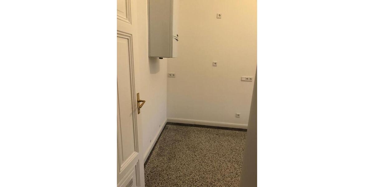 Etagenwohnung Wiesbaden Klarenthal - 5 Zimmer, 125 m&sup2;, 2.225&euro; | Angebot:26404973