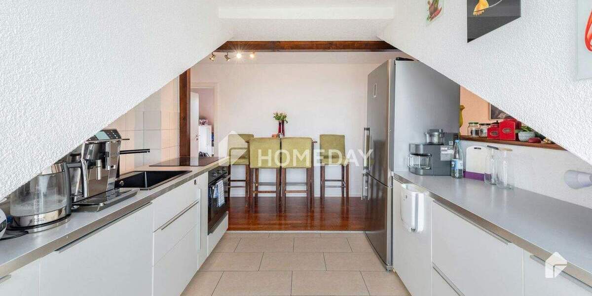 Gepflegte & helle Dachgeschosswohnung - 3 Zimmer, großer Balkon & Carport in ruhiger Lage 3 zimmer