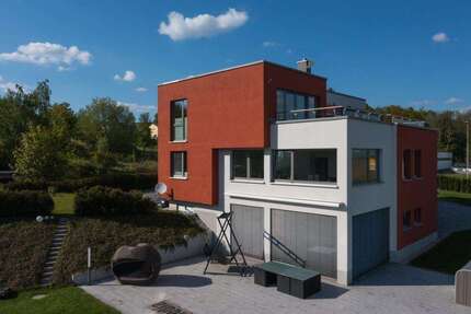 Luxuriöse und moderne Bauhausvilla als Praxis oder Bürohaus - Gewerbeobjekt Schneeberg | Angebot:26001542