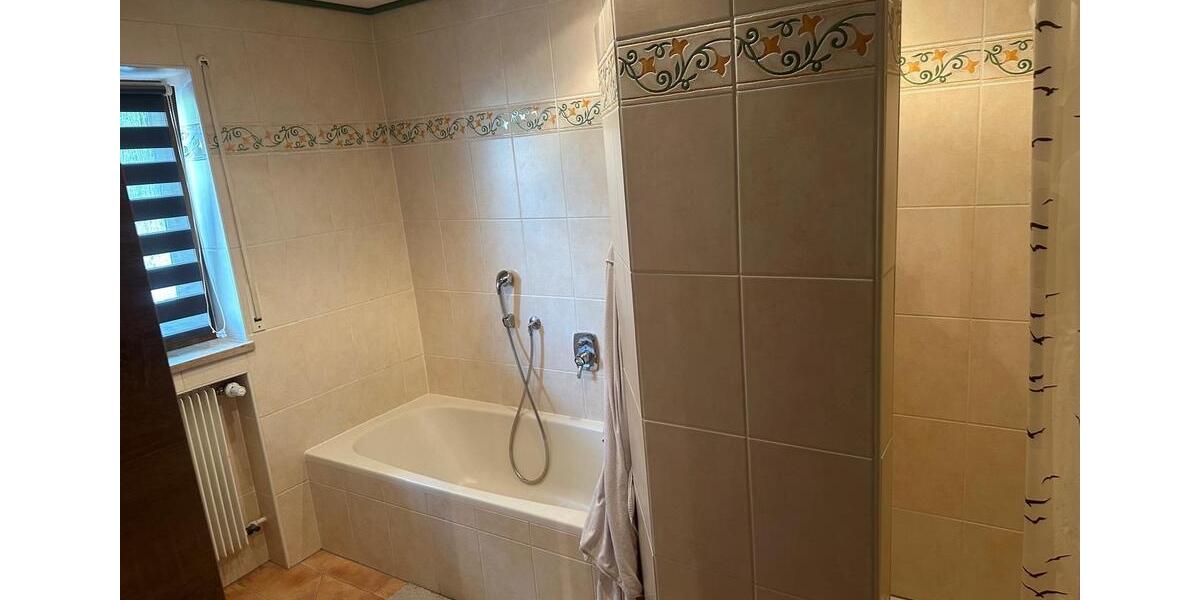 Erdgeschoßwohnung Mellrichstadt - 5 Zimmer, 120 m&sup2;, 950&euro; | Angebot:26502803