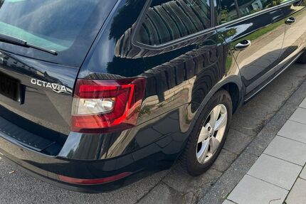 Skoda Octavia 220.000 km 11.000 € Elsdorf 50189