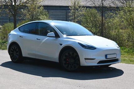 Tesla Model Y 15.000 km 67.900 &euro; Jüterbog 14913