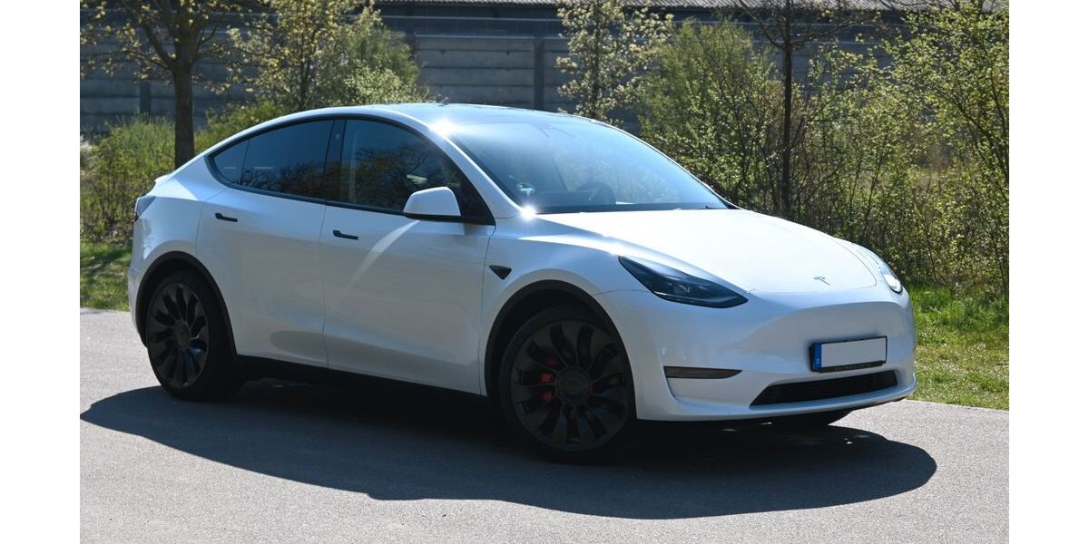 Tesla Model Y 15.000 km 67.900 &euro; Jüterbog 14913