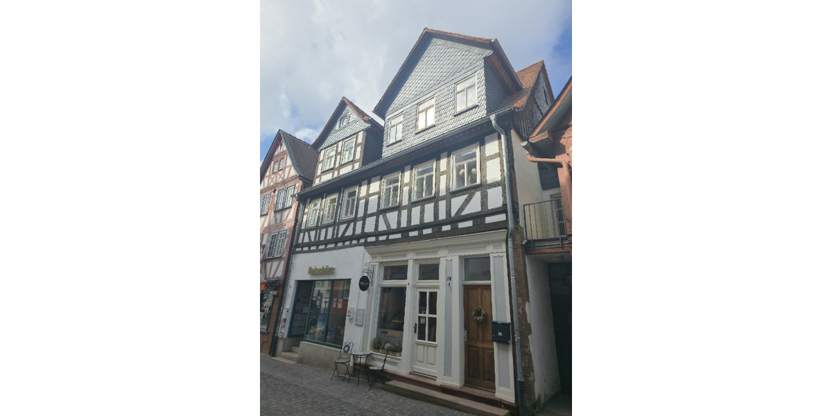 Einfamilienhaus Büdingen - 10 Zimmer, 300 m&sup2;, 565.000&euro; | Angebot:25571725