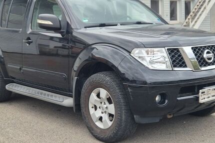 Nissan Pathfinder 129.000 km 7.999 &euro; Sindelfingen / Stuttgart 71063