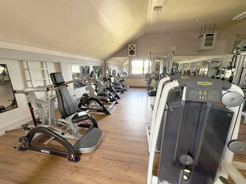 Vielseitig nutzbares Gewerbeanwesen mit großzügigem repräsentativem Wohnhaus zimmer