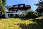 *** Terrassenwohnung mit eigenem Eingang, Garage, großem Garten + unverbaubarem Blick ins Grüne ***