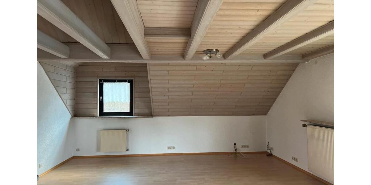 Dachgeschoßwohnung Maxhütte-Haidhof Haidhof - 3 Zimmer, 105 m&sup2;, 1.250&euro; | Angebot:24849794