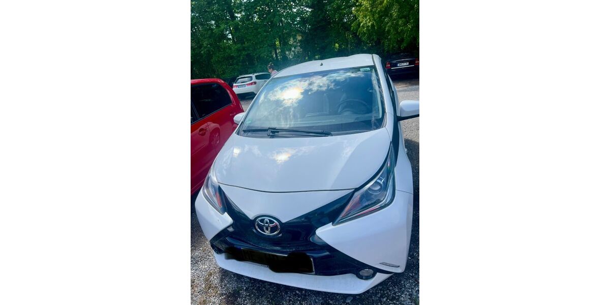 Toyota Aygo (X) 58.400 km 9.200 &euro; Starnberg 82319
