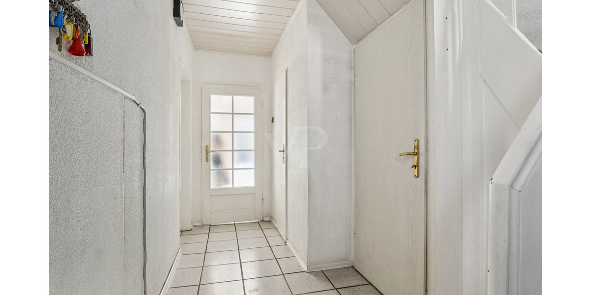 Reihenendhaus mit großem Grundstück, Pool und wohnmobilgeeigneter Doppelgarage - Reihenendhaus Rheine Rheine | Angebot:27165398