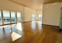 Moderne Dachgeschoßwohnung in Lörrach-Stetten mit Balkon & Terrasse – Ihr neues Zuhause